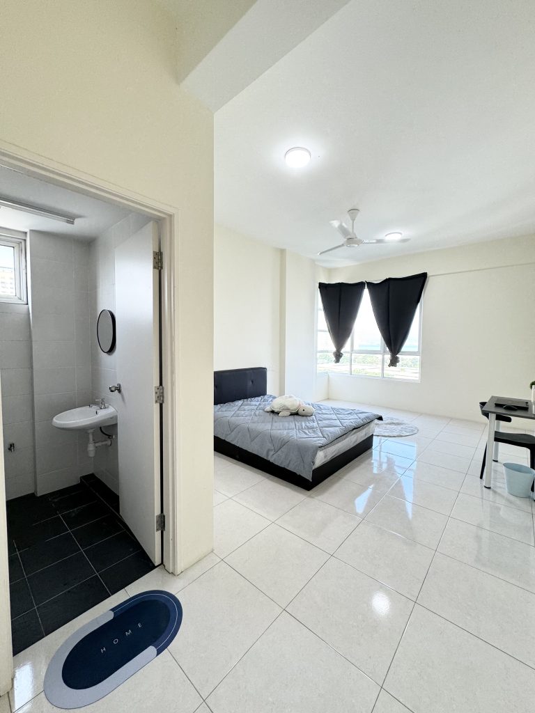 Premium master room for rent in Jelutong with bed, desk, and private bathroom